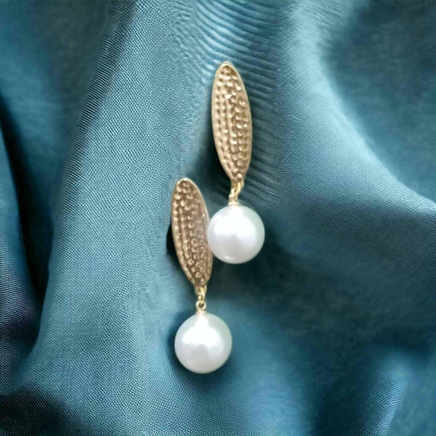 Classy Leaf with Pearl Earrings