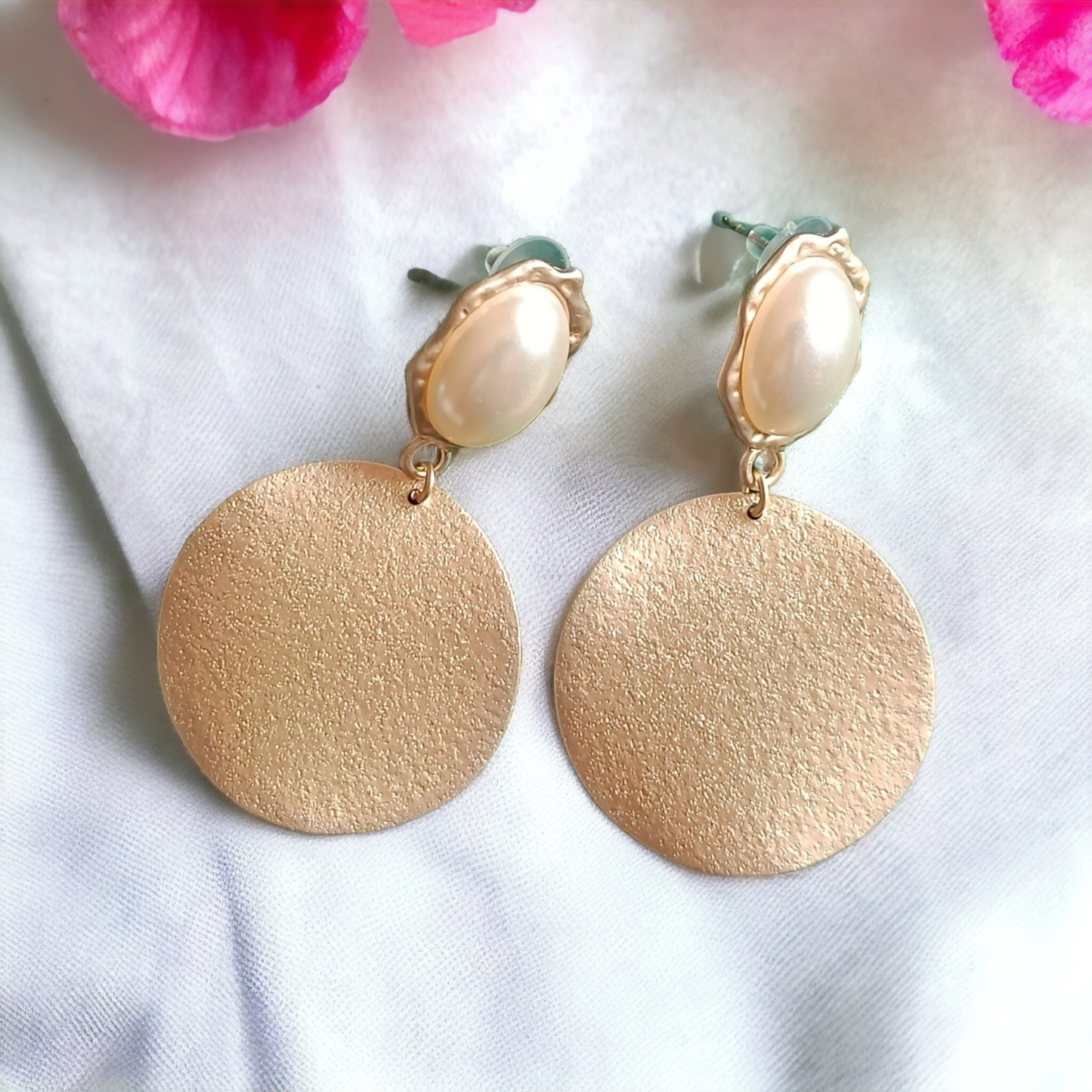 Stunning Round shaped golden Earrings with Pearl
