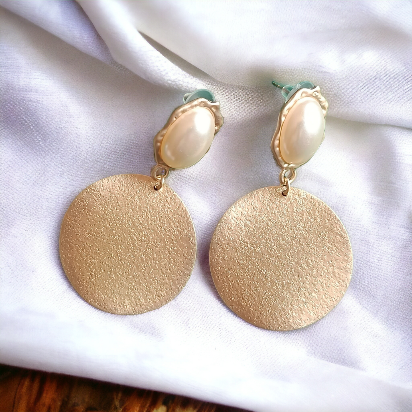 Stunning Round shaped golden Earrings with Pearl